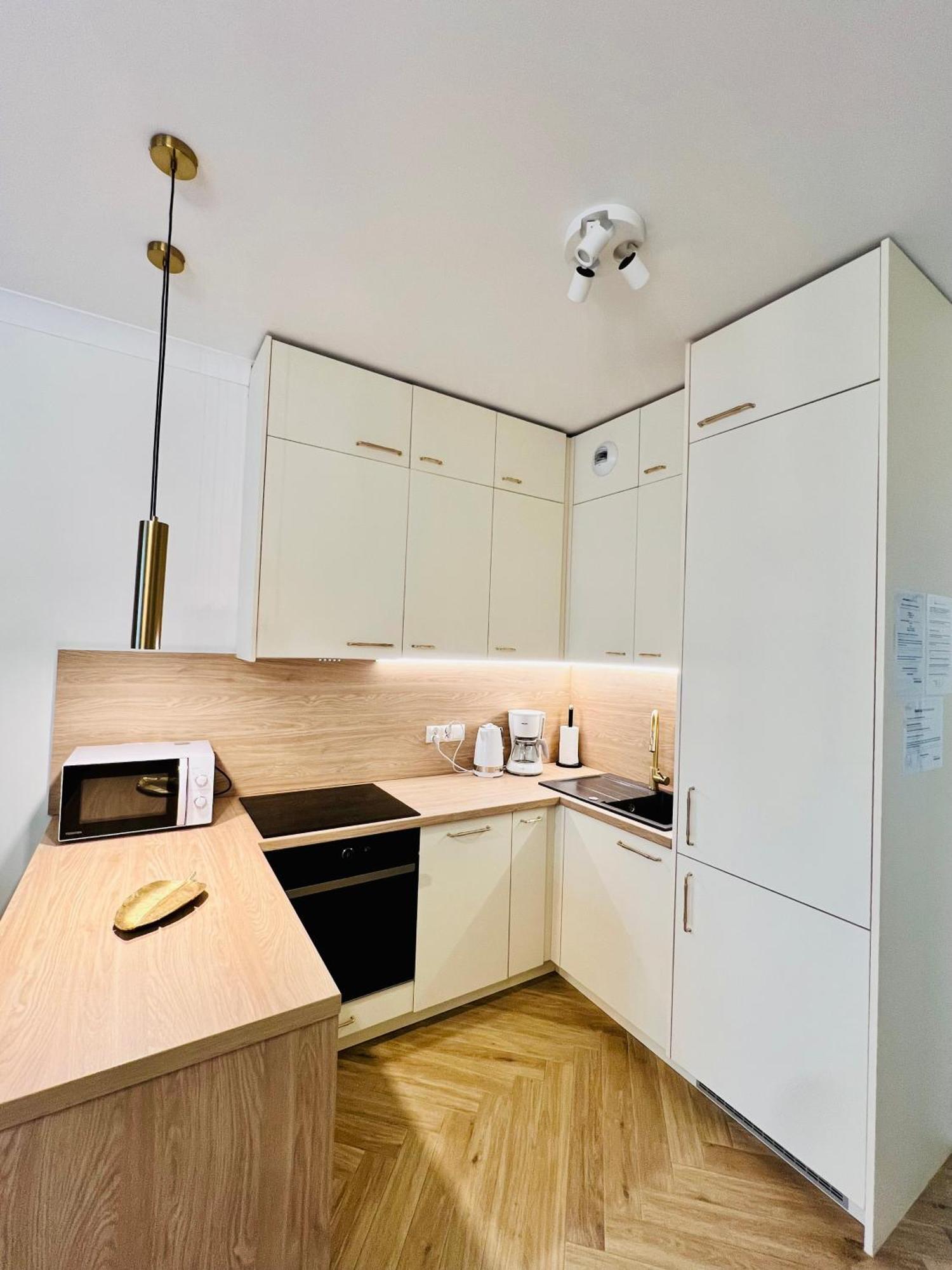 Atrium - Old Town Luxury - By Upstairs Apartment