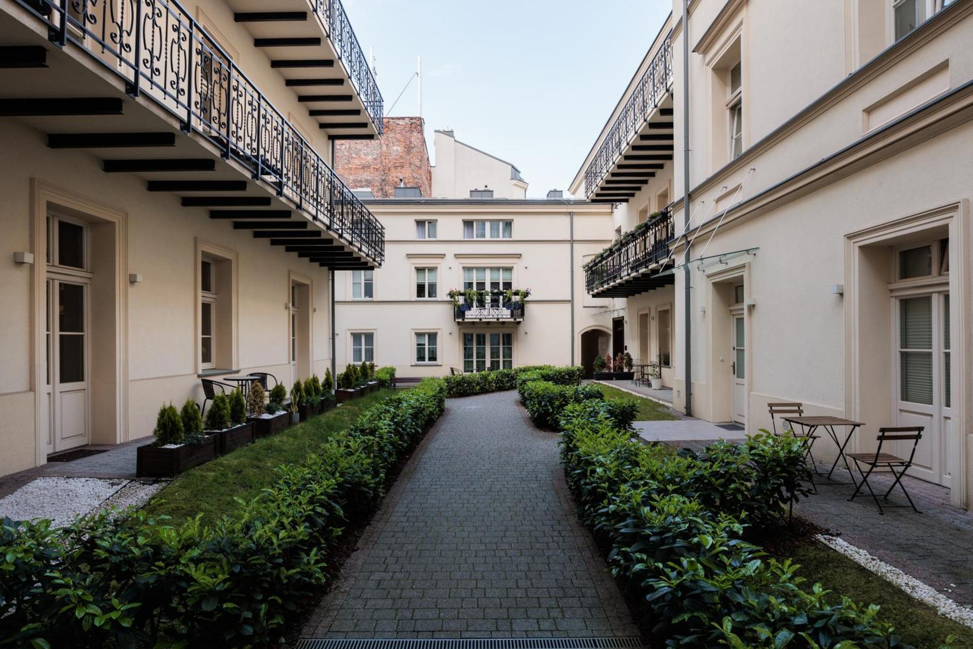 Atrium - Old Town Luxury - By Upstairs Apartment *