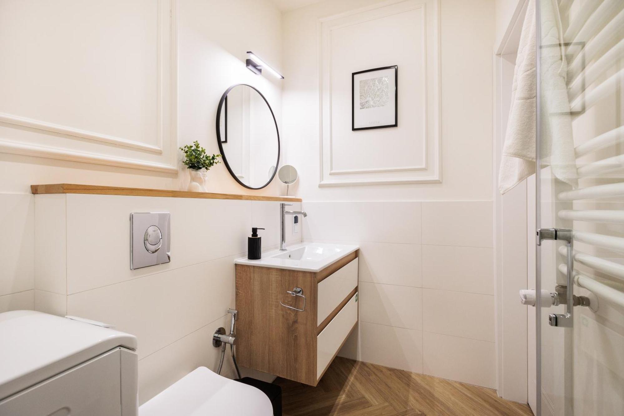 Atrium - Old Town Luxury - By Upstairs Apartment *