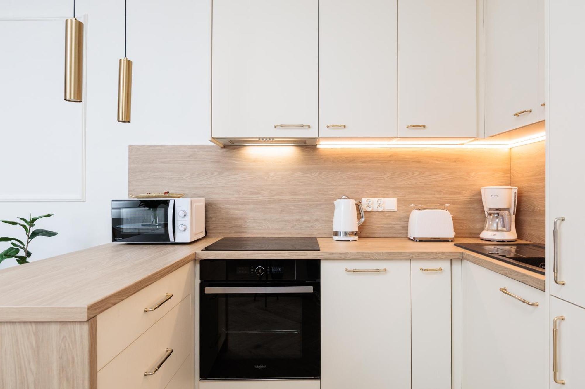 Atrium - Old Town Luxury - By Upstairs Apartment