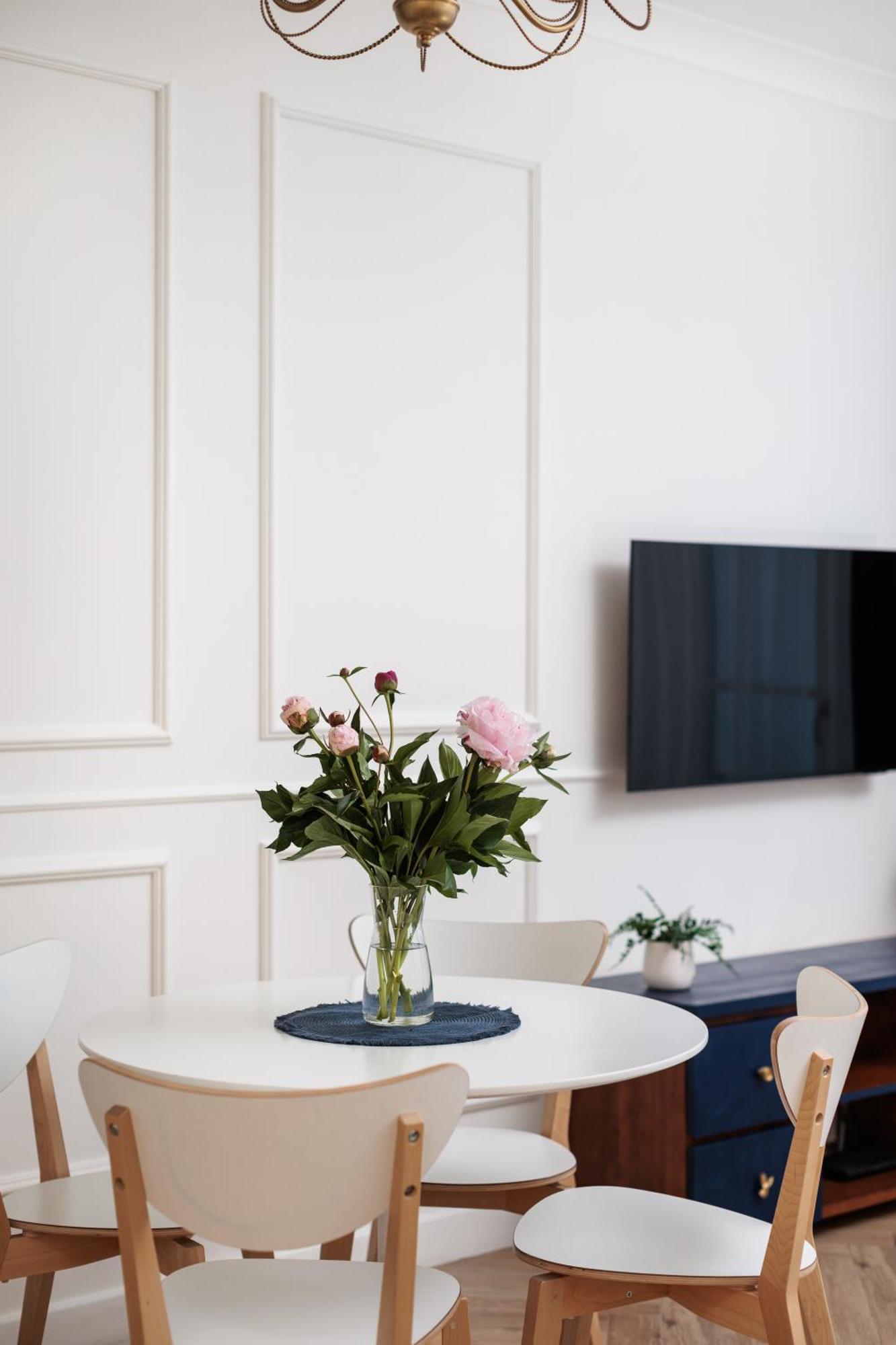 Atrium - Old Town Luxury - By Upstairs Apartment